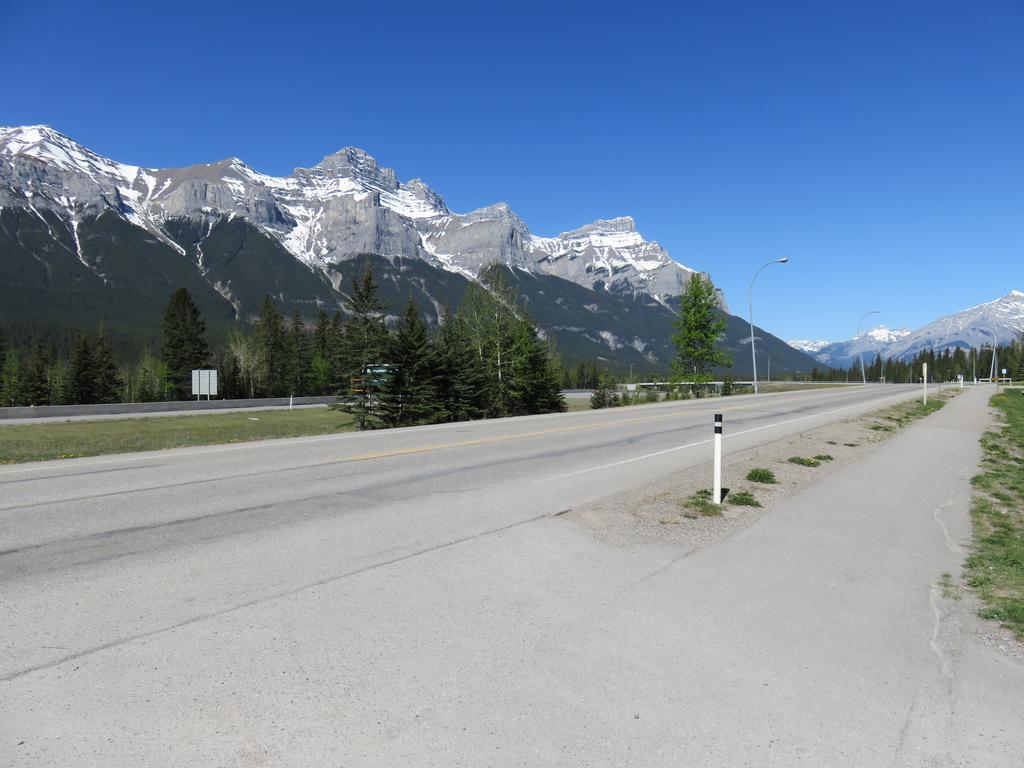 RUNDLE RIDGE CHALETS | CANMORE, CANADA | SEASON DEALS FROM $115