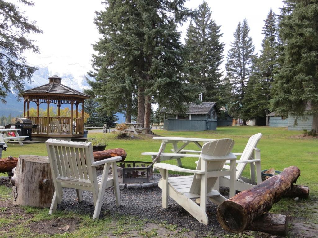 RUNDLE RIDGE CHALETS | CANMORE, CANADA | SEASON DEALS FROM $115