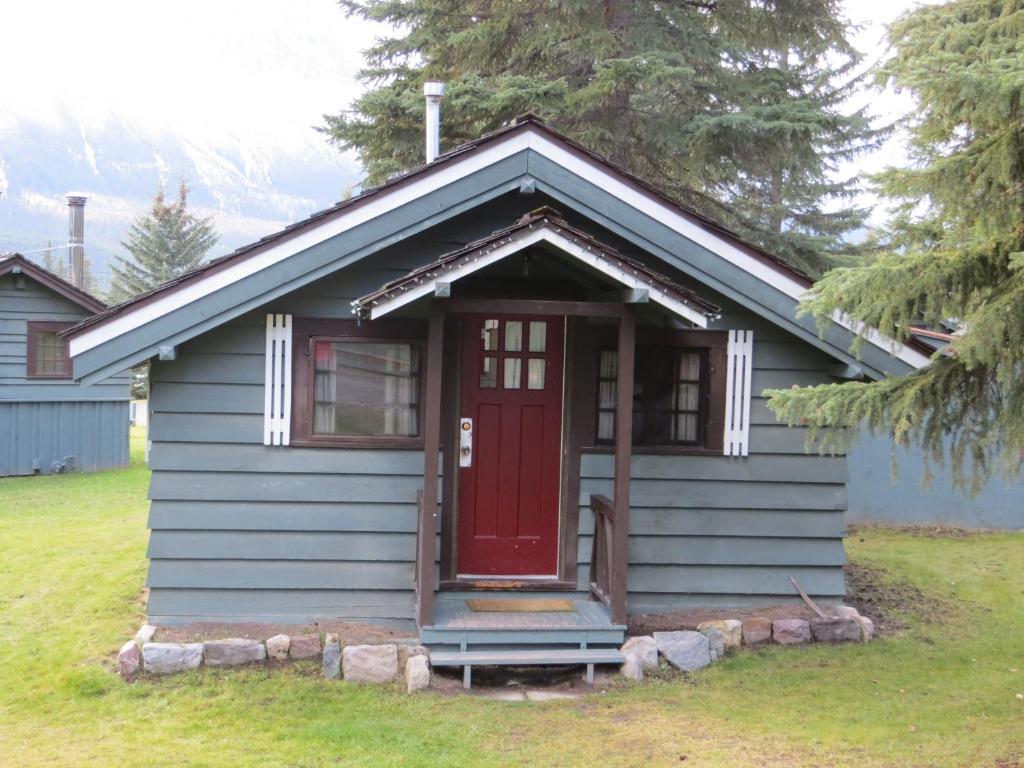 RUNDLE RIDGE CHALETS | CANMORE, CANADA | SEASON DEALS FROM $115