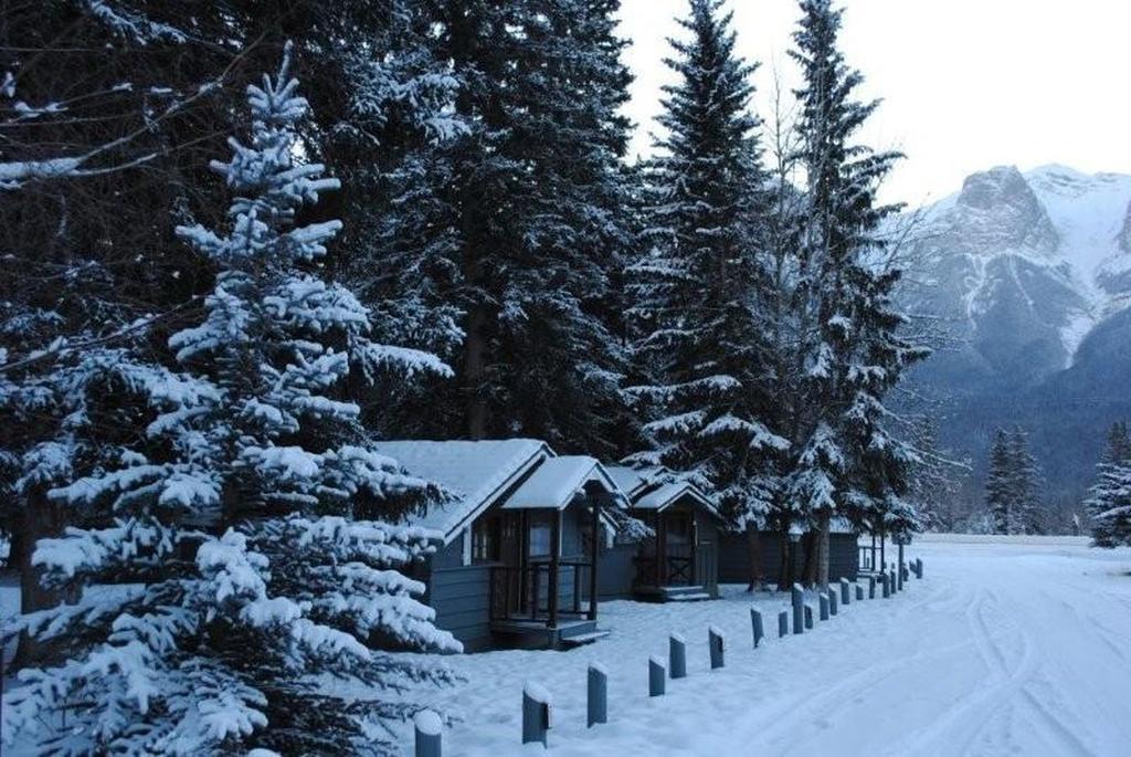 RUNDLE RIDGE CHALETS | CANMORE, CANADA | SEASON DEALS FROM $115