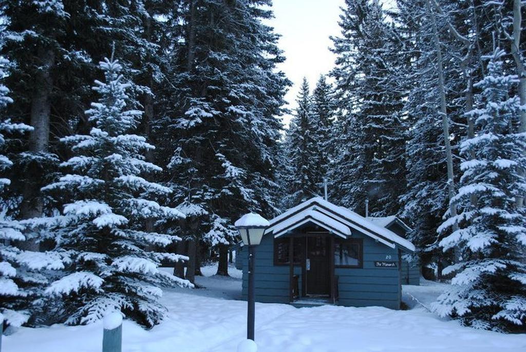 RUNDLE RIDGE CHALETS | CANMORE, CANADA | SEASON DEALS FROM $115